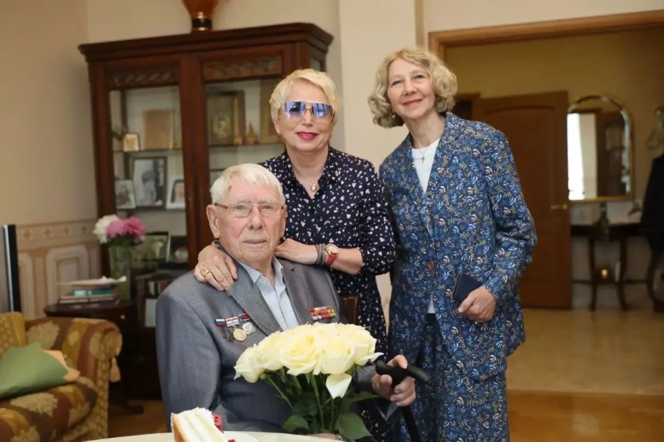 В Самаре со 100-летием поздравили Почетного гражданина города, ветерана Великой Отечественной войны Николая Фоменко В Самаре со 100-летием поздравили Почетного гражданина города, ветерана Великой Отечественной войны Николая Фоменко