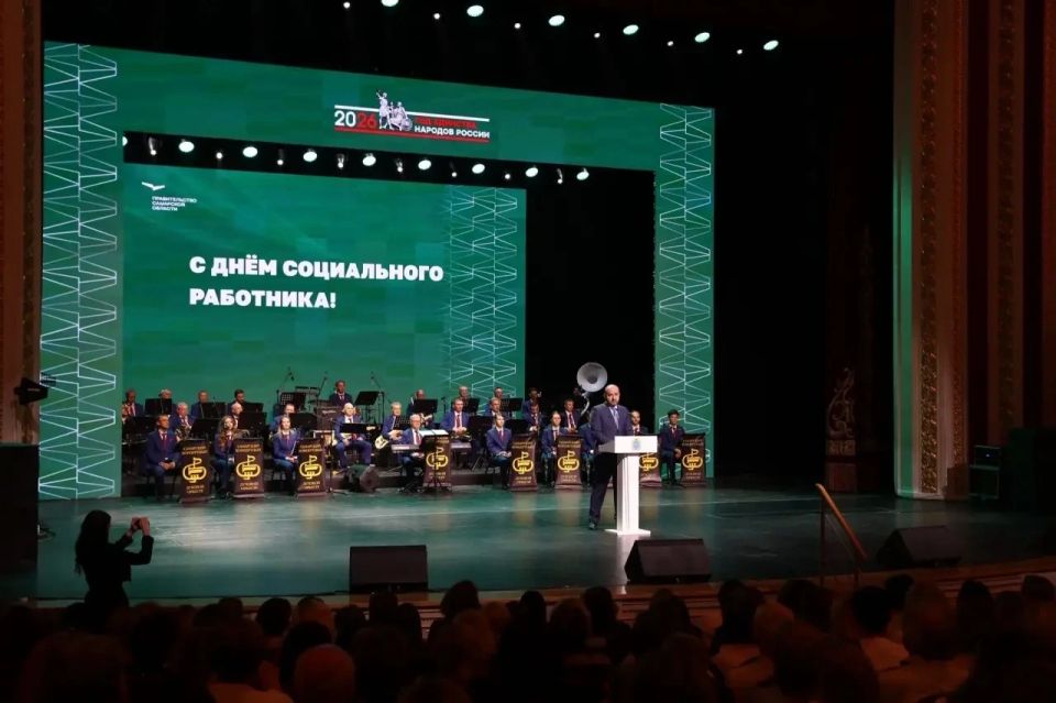 Губернатор поздравил социальных работников с профессиональным праздником