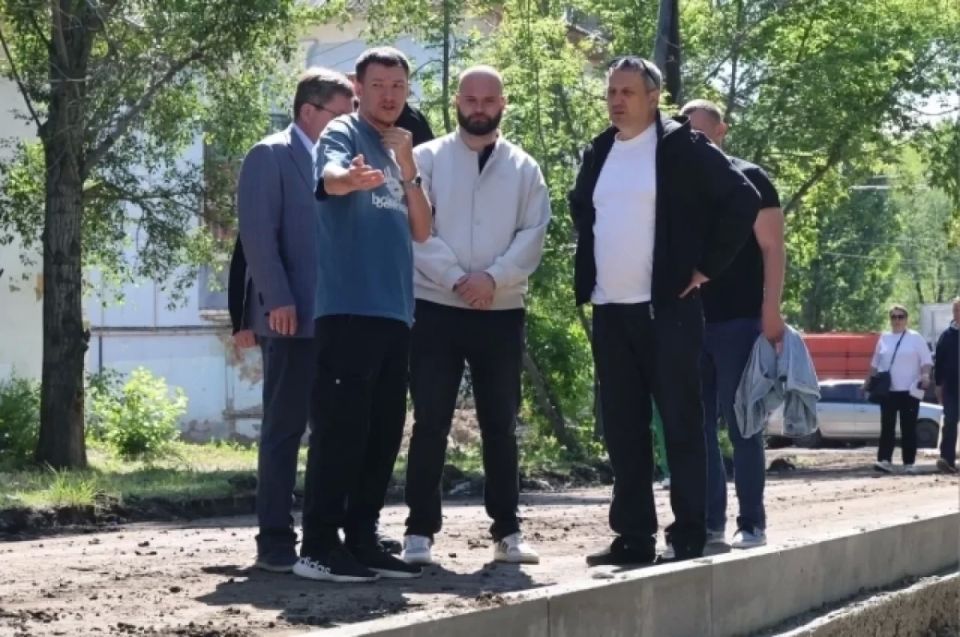 Иван Носков проверил ремонт дорог и школы в Куйбышевском районе