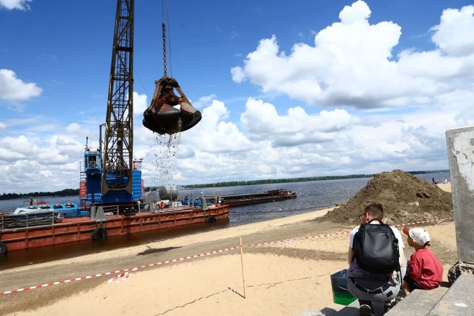 Иван Носков: На выходных начали завоз 29,5 тысяч тонн свежего песка на пляжи Самары Иван Носков: На выходных начали завоз 29,5 тысяч тонн свежего песка на пляжи Самары