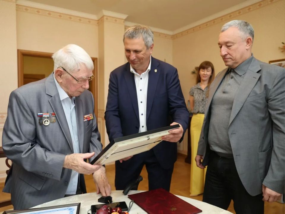 Иван Носков: Сегодня поздравил со 100-летним юбилеем Николая Пантелеевича Фоменко – Почетного гражданина города Самары, ветерана Великой Отечественной войны, заслуженного связиста, мастера связи, члена Союза журналистов... Иван Носков: Сегодня поздравил со 100-летним юбилеем Николая Пантелеевича Фоменко – Почетного гражданина города Самары, ветерана Великой Отечественной войны, заслуженного связиста, мастера связи, члена Союза журналистов...