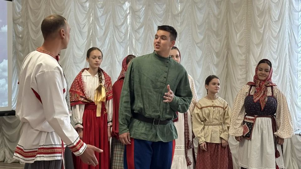 В эти минуты в Центральной библиотеке им. Е. И. Аркадьева проходит торжественное мероприятие, приуроченное ко Дню России В эти минуты в Центральной библиотеке им. Е. И. Аркадьева проходит торжественное мероприятие, приуроченное ко Дню России