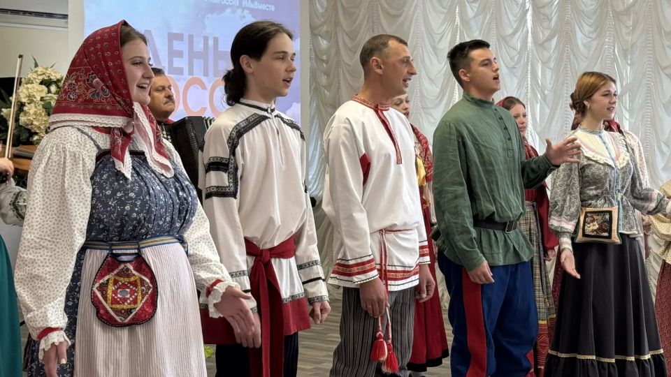 В эти минуты в Центральной библиотеке им. Е. И. Аркадьева проходит торжественное мероприятие, приуроченное ко Дню России В эти минуты в Центральной библиотеке им. Е. И. Аркадьева проходит торжественное мероприятие, приуроченное ко Дню России