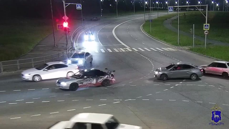 Ночной дрифт нелегальных гонщиков в Самаре попал на видео