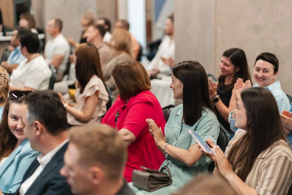 Павел Финк вручил награды предпринимателям и сотрудникам институтов поддержки бизнеса за вклад в развитие региона Павел Финк вручил награды предпринимателям и сотрудникам институтов поддержки бизнеса за вклад в развитие региона
