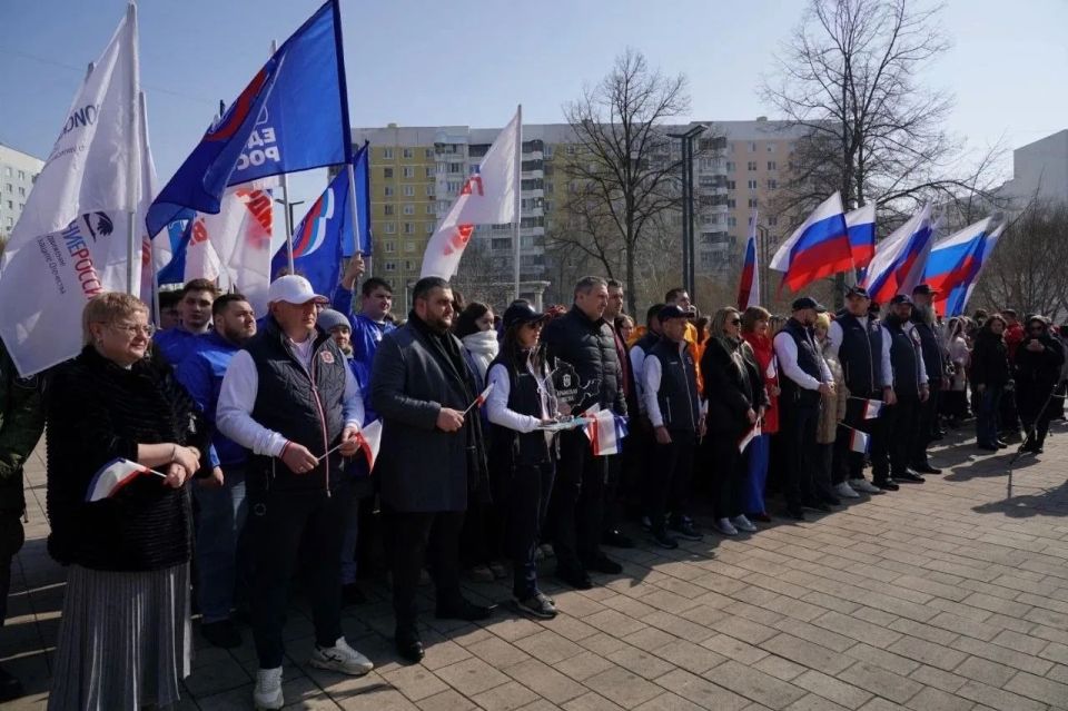 Вячеслав Федорищев поздравил жителей Самарской области с Днем России Вячеслав Федорищев поздравил жителей Самарской области с Днем России