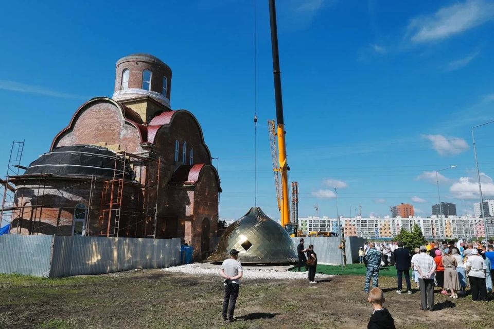 Вячеслав Федорищев принял участие в церемонии освящения и установки купола на храм священномученика Киприана и мученицы Иустины Вячеслав Федорищев принял участие в церемонии освящения и установки купола на храм священномученика Киприана и мученицы Иустины