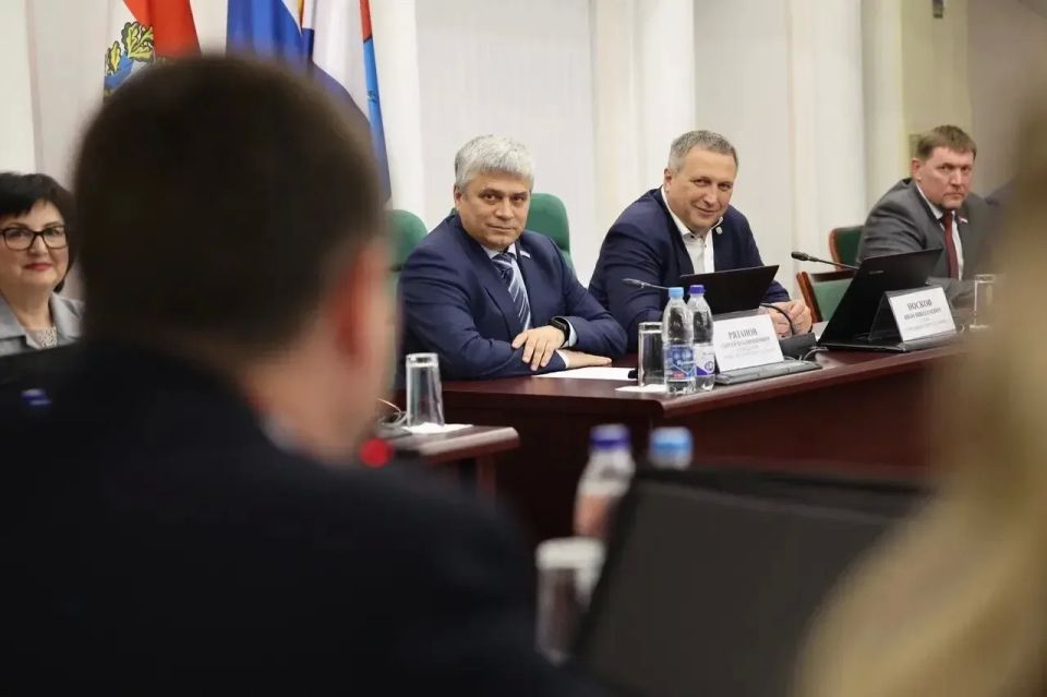 Почетные знаки за заслуги в воспитании детей и самоотверженность вручили в Самаре накануне Дня России Почетные знаки за заслуги в воспитании детей и самоотверженность вручили в Самаре накануне Дня России