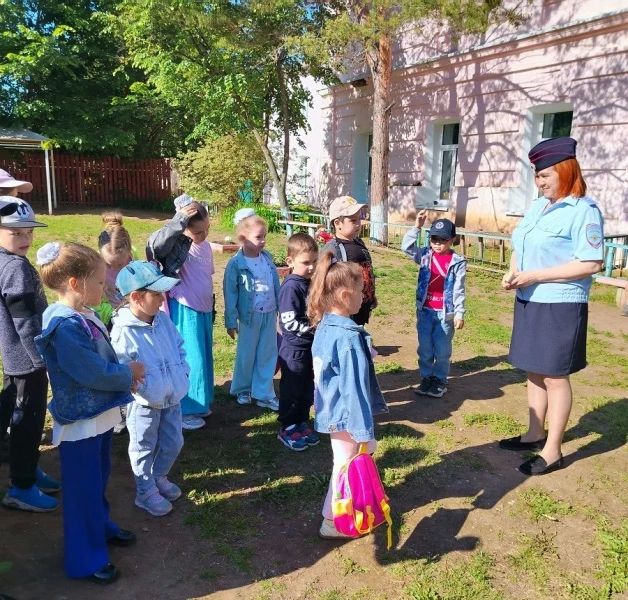 Госавтоинспекторы Самарской области напомнили детям правила дорожного движения Госавтоинспекторы Самарской области напомнили детям правила дорожного движения