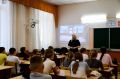 Полицейские совместно с общественниками провели для ребят из школьного лагеря урок мужества