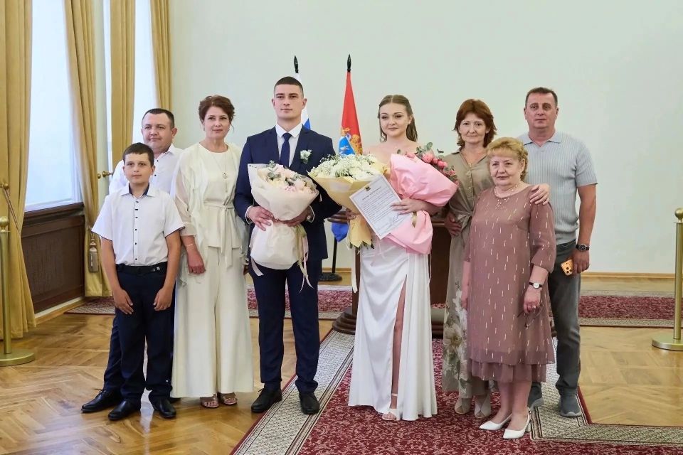 В День России в Самарской области зарегистрировали свой брак 88 семей В День России в Самарской области зарегистрировали свой брак 88 семей