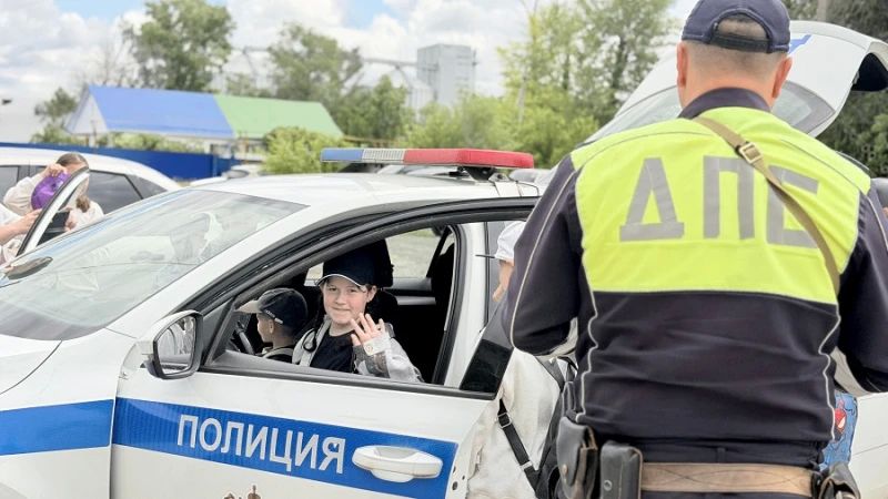 Сотрудники органов внутренних дел Самарской области продолжают знакомить ребят со служебными буднями полицейских Сотрудники органов внутренних дел Самарской области продолжают знакомить ребят со служебными буднями полицейских