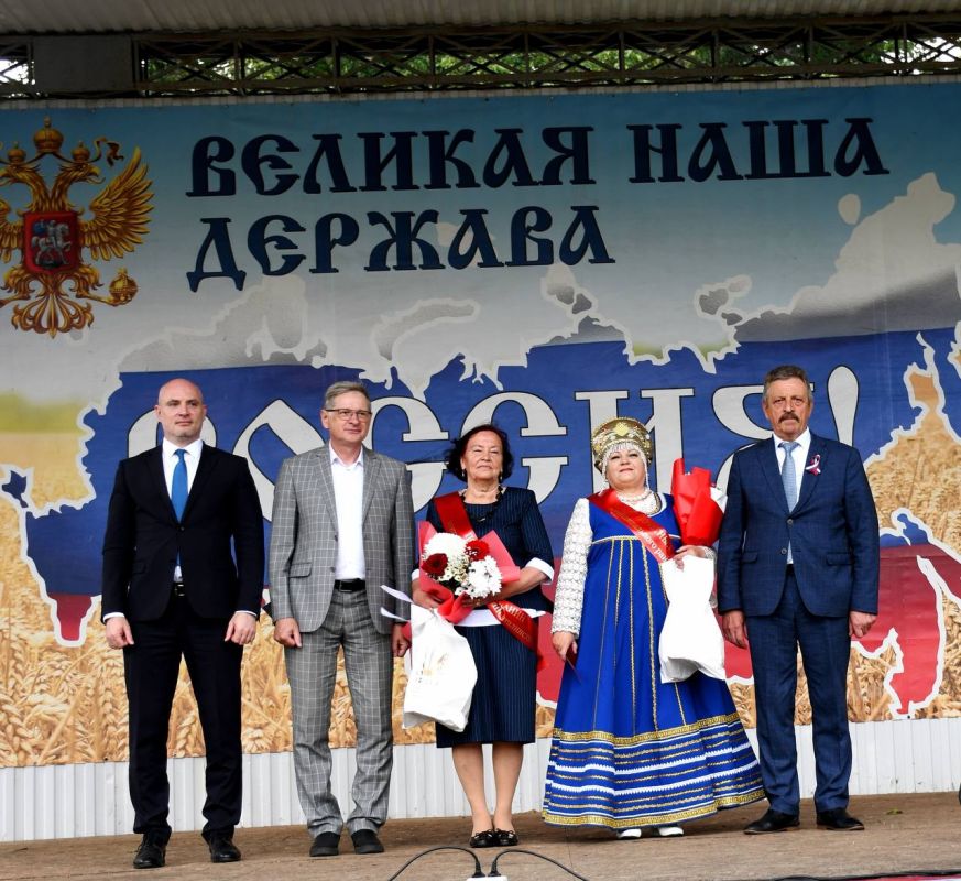 В праздничные выходные побывал в Шенталинском районе, где в эти дни традиционно отмечается День России и День района В праздничные выходные побывал в Шенталинском районе, где в эти дни традиционно отмечается День России и День района