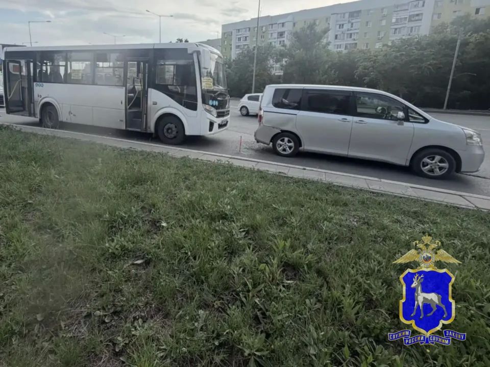 Сотрудники Госавтоинспекции работали на месте ДТП в городе Самара Сотрудники Госавтоинспекции работали на месте ДТП в городе Самара
