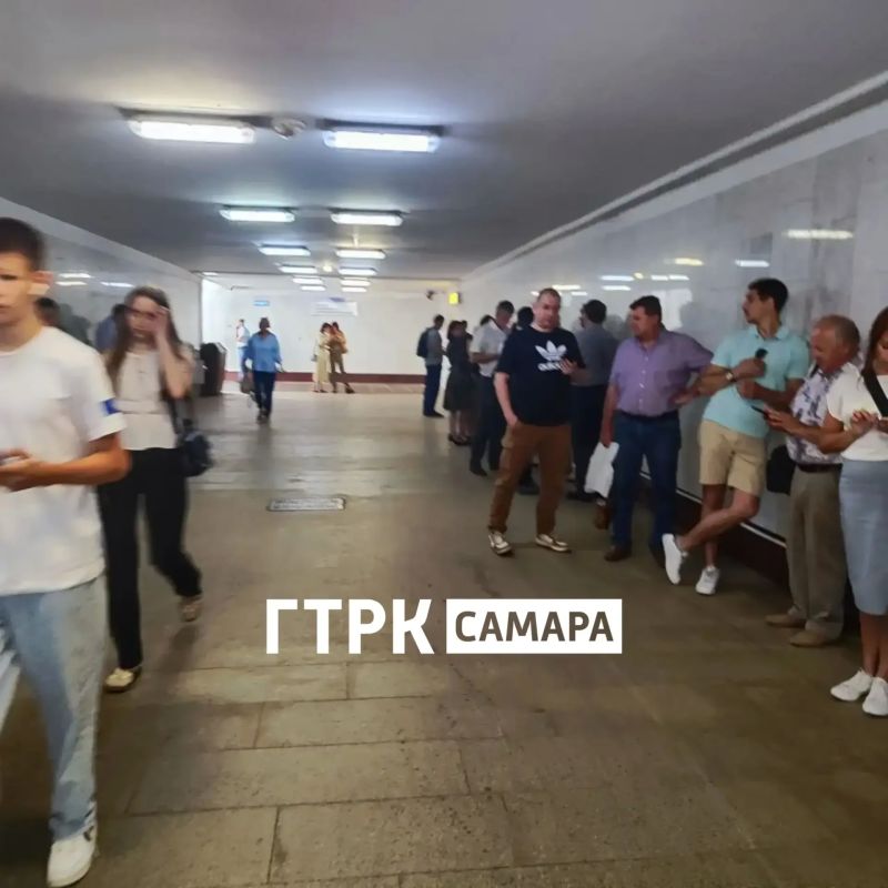 Самарцы дожидались отмены ракетной опасности в переходе метро