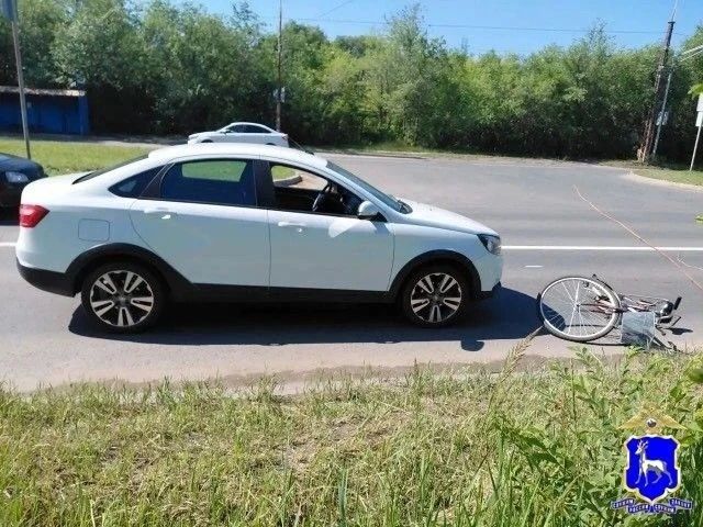 Пожилую женщину на велосипеде сбила легковушка