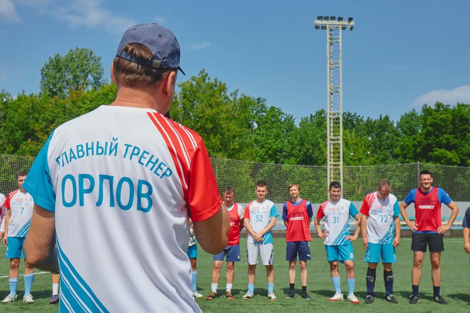 Вместо белых халатов — спортивная форма: врачи Самарской области провели товарищеский матч с футбольным клубом «Крылья Советов» Вместо белых халатов — спортивная форма: врачи Самарской области провели товарищеский матч с футбольным клубом «Крылья Советов»