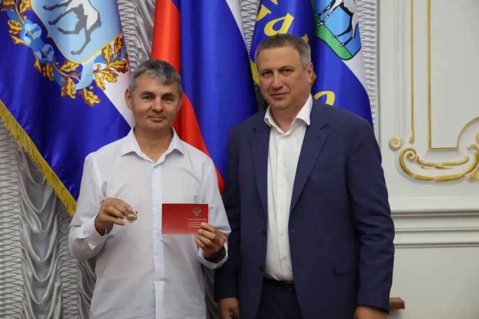 Десять знаков отличия «За безаварийную работу» вручены водителям Трамвайно-троллейбусного управления Самары Десять знаков отличия «За безаварийную работу» вручены водителям Трамвайно-троллейбусного управления Самары