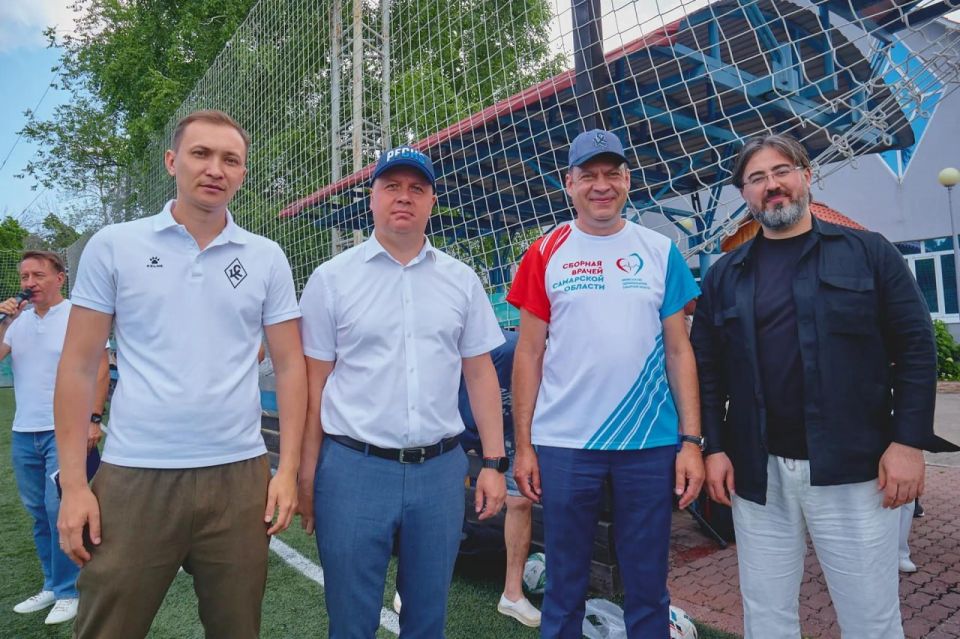 Врачи Самарской области провели товарищеский матч с футбольным клубом «Крылья Советов» Врачи Самарской области провели товарищеский матч с футбольным клубом «Крылья Советов»