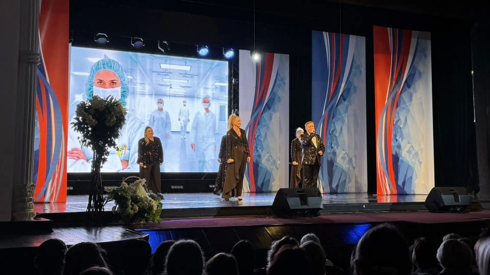 В эти минуты в Драматическом театре им. А. Н. Толстого проходит торжественное мероприятие, посвящённое Дню медицинского работника В эти минуты в Драматическом театре им. А. Н. Толстого проходит торжественное мероприятие, посвящённое Дню медицинского работника