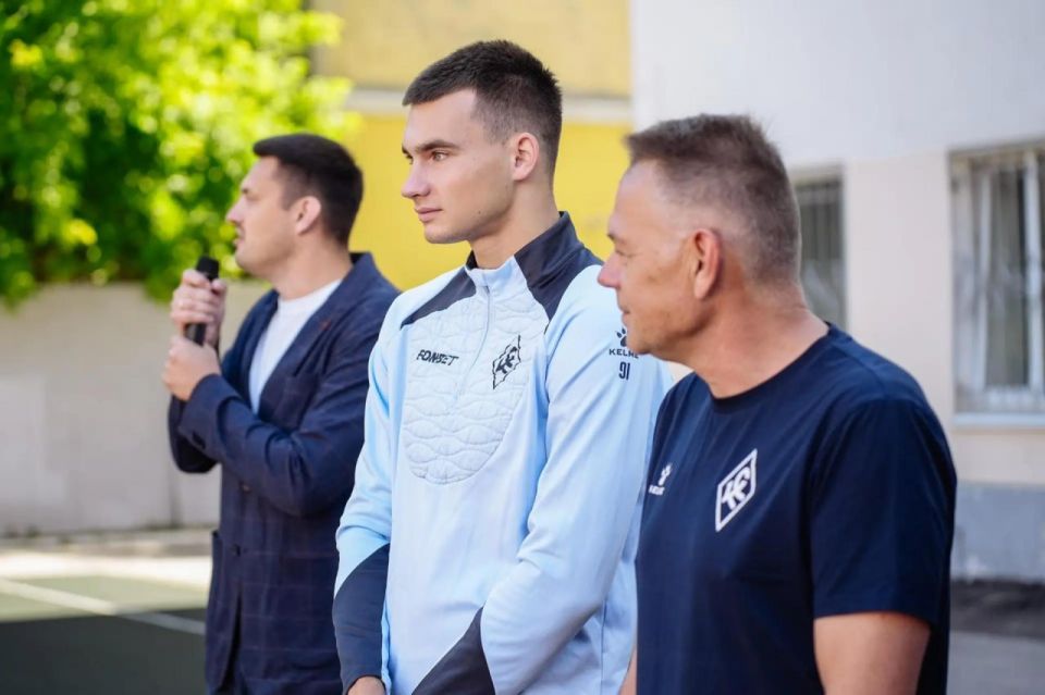 «Крылья Советов» посетили самарскую школу №6 «Крылья Советов» посетили самарскую школу №6