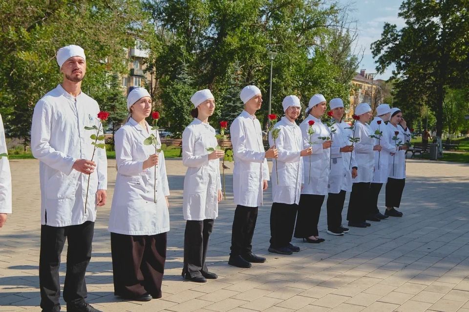 "Как ценна каждая человеческая жизнь и как важна профессия": в Самаре прошло мероприятие, посвященное наставничеству в медицине "Как ценна каждая человеческая жизнь и как важна профессия": в Самаре прошло мероприятие, посвященное наставничеству в медицине