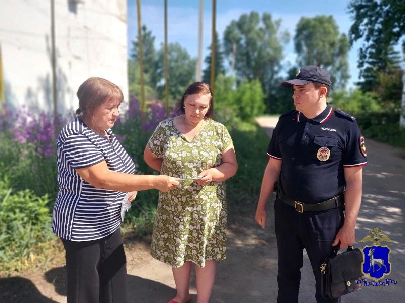 Полицейские Самарской области с представителями Общественных советов при территориальных органах внутренних дел провели профилактические беседы с жителями Полицейские Самарской области с представителями Общественных советов при территориальных органах внутренних дел провели профилактические беседы с жителями