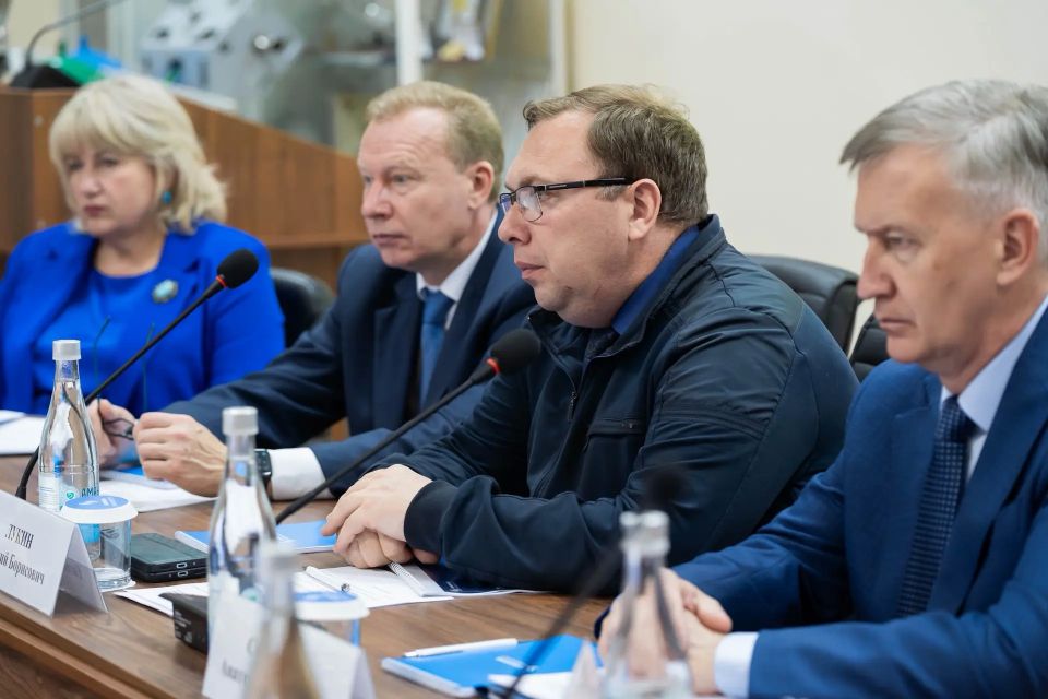 Вячеслав Федорищев: Сегодня провели расширенное заседание Наблюдательного совета Самарского университета имени С.П.Королёва Вячеслав Федорищев: Сегодня провели расширенное заседание Наблюдательного совета Самарского университета имени С.П.Королёва