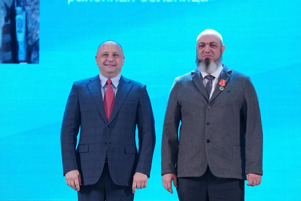 Виталий Шабалатов поздравил медицинских работников региона с профессиональным праздником Виталий Шабалатов поздравил медицинских работников региона с профессиональным праздником