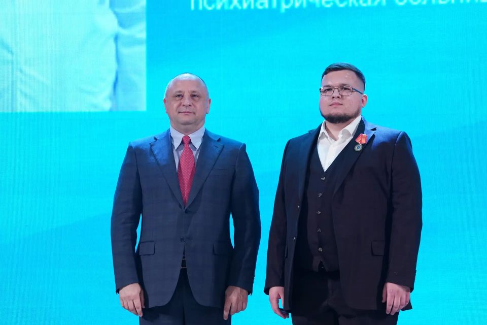 Виталий Шабалатов поздравил медицинских работников региона с профессиональным праздником Виталий Шабалатов поздравил медицинских работников региона с профессиональным праздником