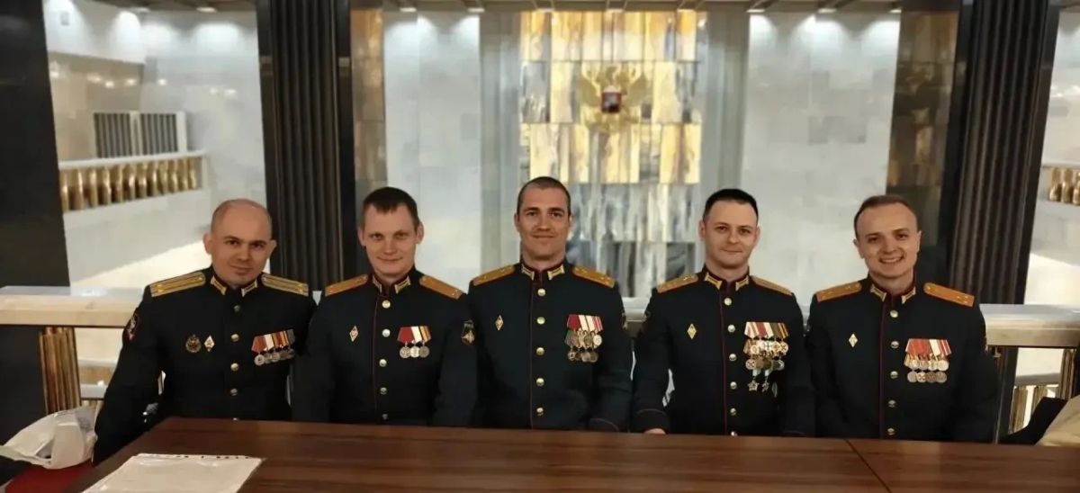 Бригада врачей ,в составе который хирург из Самары спасали жизнь бойца СВО с ранением сердца в полевом госпитале Бригада врачей ,в составе который хирург из Самары спасали жизнь бойца СВО с ранением сердца в полевом госпитале