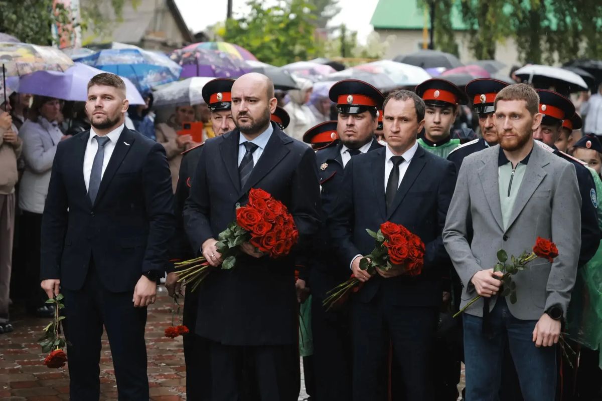 Вячеслав Федорищев обсудил вопросы развития Клявлинского района с жителями Вячеслав Федорищев обсудил вопросы развития Клявлинского района с жителями