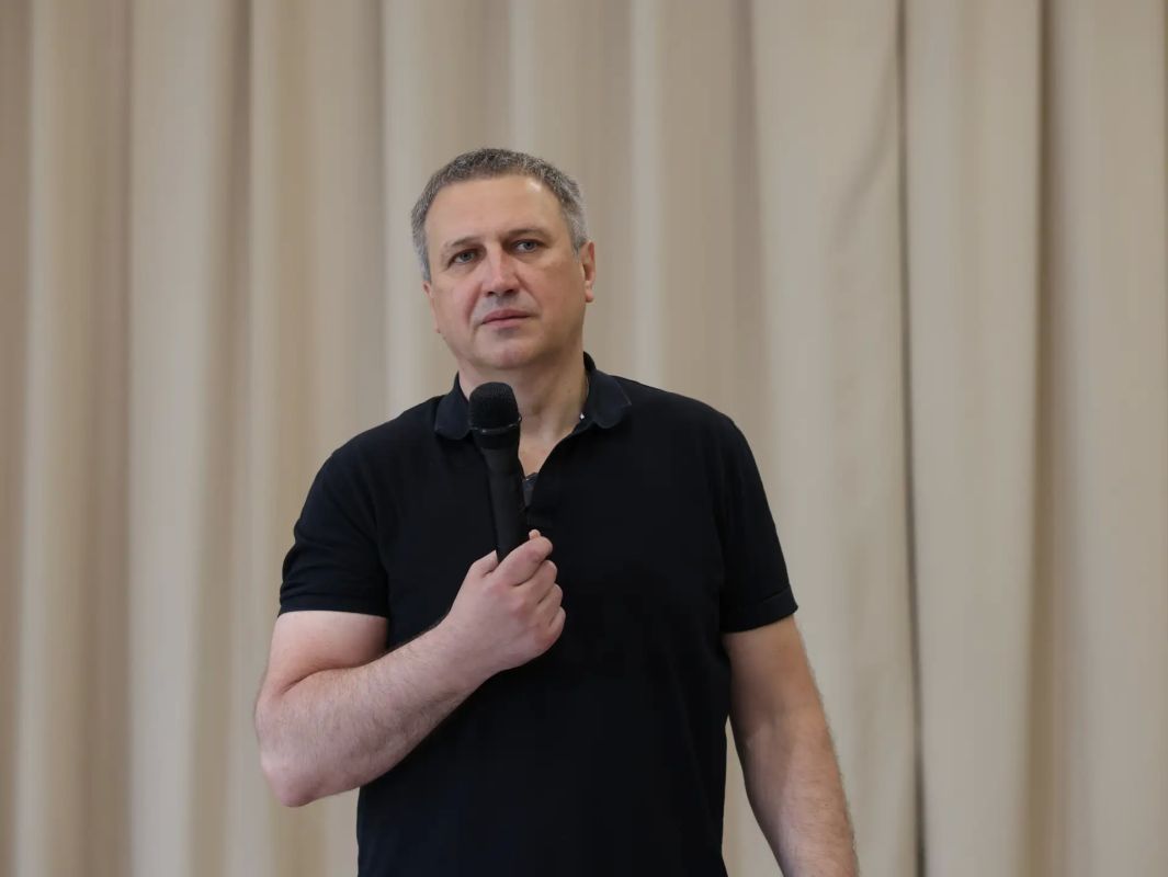 Иван Носков: Вместе с министром социально-демографической и семейной политики Самарской области Оксаной Щербицкой, врио руководителя Государственной жилищной инспекции Самарской области Георгием Степаняном и главой...