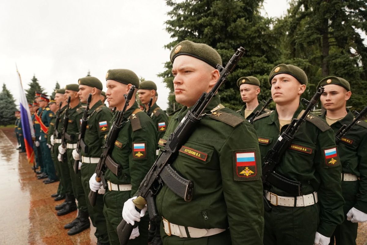 В День памяти и скорби в Самаре на площади Славы состоялось возложение цветов к Вечному огню и горельефу «Скорбящей Матери-Родине» В День памяти и скорби в Самаре на площади Славы состоялось возложение цветов к Вечному огню и горельефу «Скорбящей Матери-Родине»