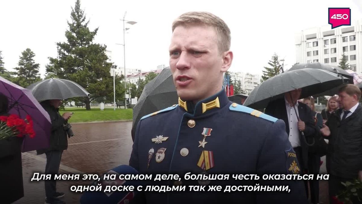 В День памяти и скорби в Самаре на площади Славы состоялось возложение цветов к Вечному огню и горельефу «Скорбящей Матери-Родине»