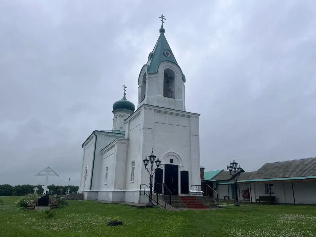 Вячеслав Федорищев посещает храм во имя преподобного Александра Свирского в селе Степное Дурасово Вячеслав Федорищев посещает храм во имя преподобного Александра Свирского в селе Степное Дурасово