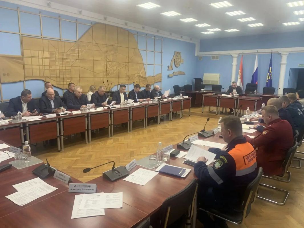 В Администрации городского округа Тольятти состоялось плановое заседание комиссии по предупреждению и ликвидации чрезвычайных ситуаций и обеспечению пожарной безопасности г.о. Тольятти. В работе комиссии принял участие и.о.... В Администрации городского округа Тольятти состоялось плановое заседание комиссии по предупреждению и ликвидации чрезвычайных ситуаций и обеспечению пожарной безопасности г.о. Тольятти. В работе комиссии принял участие и.о....