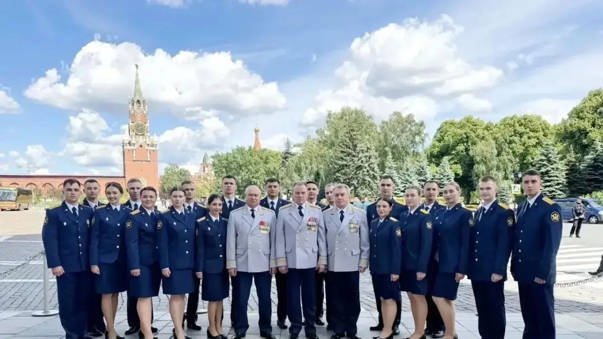 Выпускники Самарского юридического института ФСИН встретились с Владимиром Путиным Выпускники Самарского юридического института ФСИН встретились с Владимиром Путиным