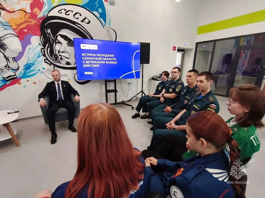 ВСТРЕЧА С ВЕТЕРАНОМ СВО. В День ветеранов боевых действий в Молодежном многофункциональном центре Самарской области прошла встреча с ветераном СВО Максимом Девятовым, в которой приняли участие представители МЧС ВСТРЕЧА С ВЕТЕРАНОМ СВО. В День ветеранов боевых действий в Молодежном многофункциональном центре Самарской области прошла встреча с ветераном СВО Максимом Девятовым, в которой приняли участие представители МЧС