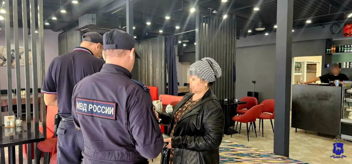 Самарские полицейские совестно с представителями ДНД обеспечили охрану правопорядка в ходе демонтажа объектов в Ленинском районе Самарские полицейские совестно с представителями ДНД обеспечили охрану правопорядка в ходе демонтажа объектов в Ленинском районе