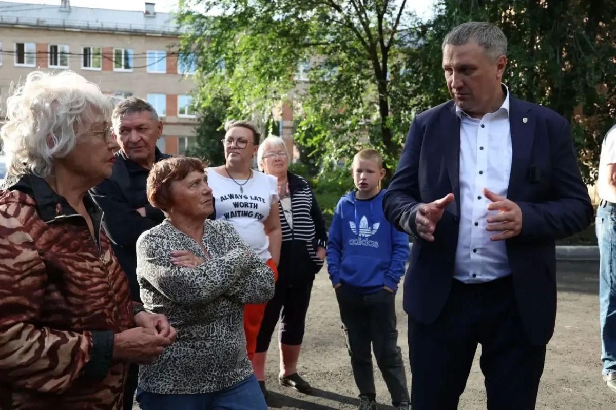 Глава Самары Иван Носков вместе с жителями проверил благоустройство дворов по нацпроекту «Инфраструктура для жизни»