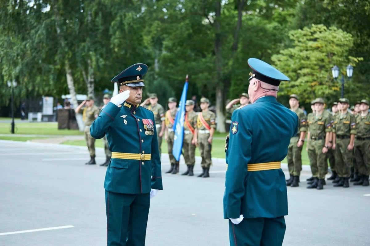 Встали в офицерский строй.