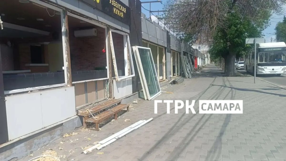 В Самаре начался демонтаж торговых киосков на стадионе "Буревестник" В Самаре начался демонтаж торговых киосков на стадионе "Буревестник"