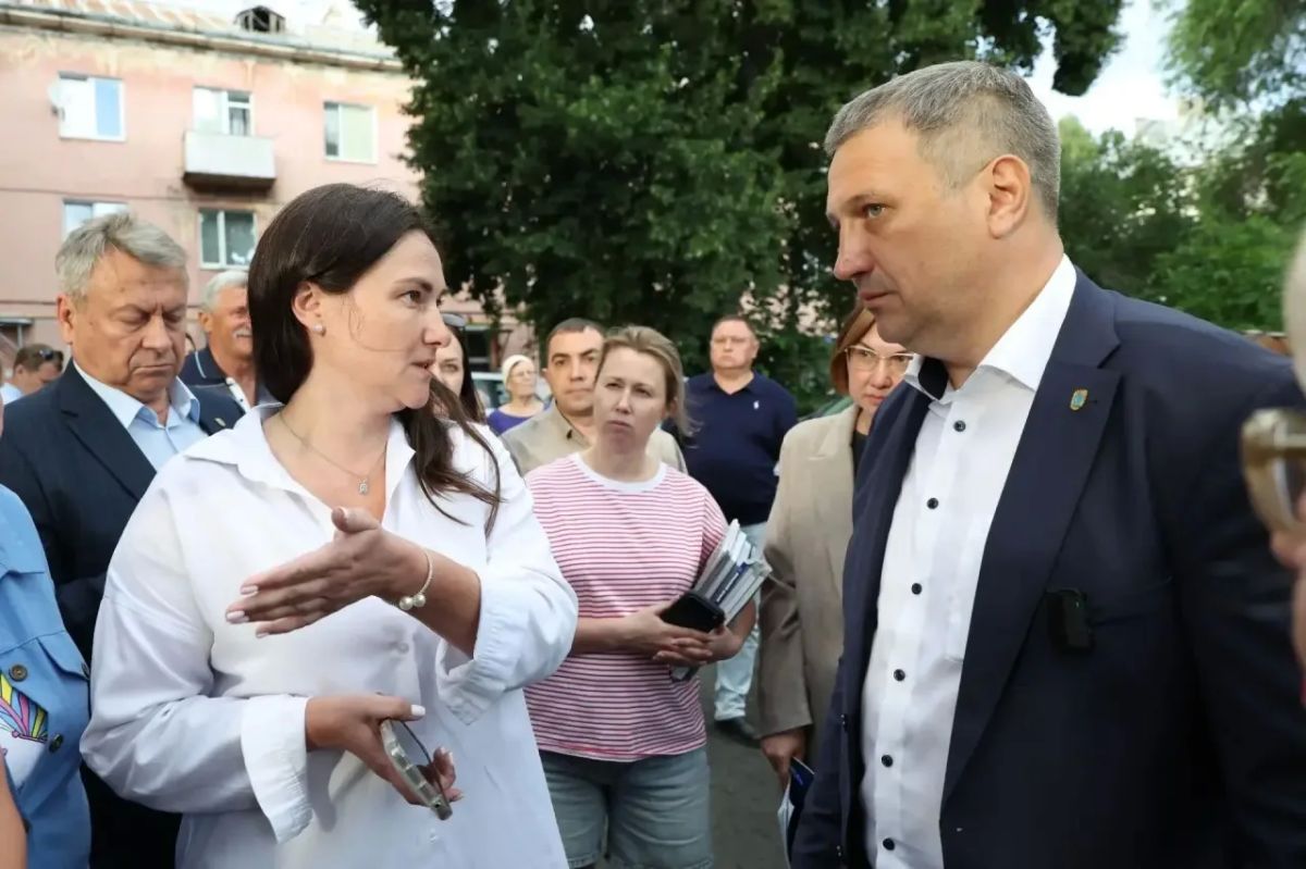 Глава Самары Иван Носков вместе с жителями проверил благоустройство дворов по нацпроекту «Инфраструктура для жизни» Глава Самары Иван Носков вместе с жителями проверил благоустройство дворов по нацпроекту «Инфраструктура для жизни»