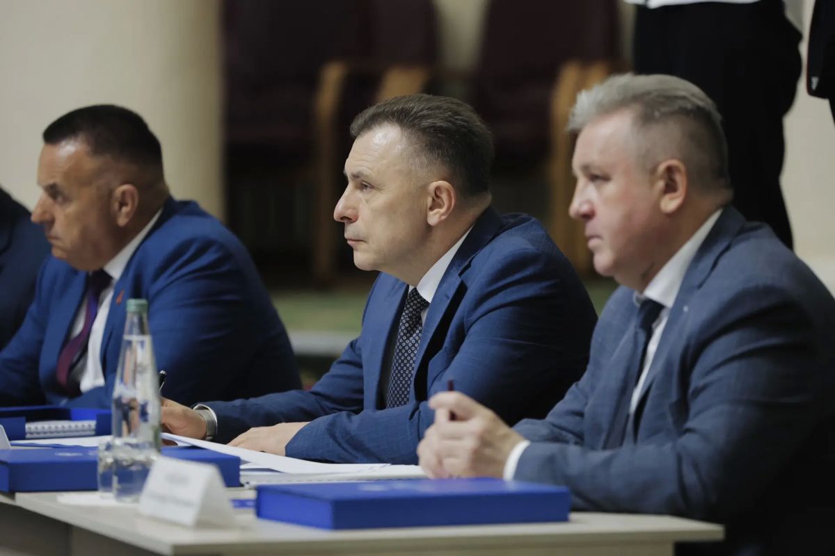 Вячеслав Федорищев: Принял участие в заседании Совета округа под председательством полномочного представителя Президента РФ в ПФО Игоря Анатольевича Комарова Вячеслав Федорищев: Принял участие в заседании Совета округа под председательством полномочного представителя Президента РФ в ПФО Игоря Анатольевича Комарова