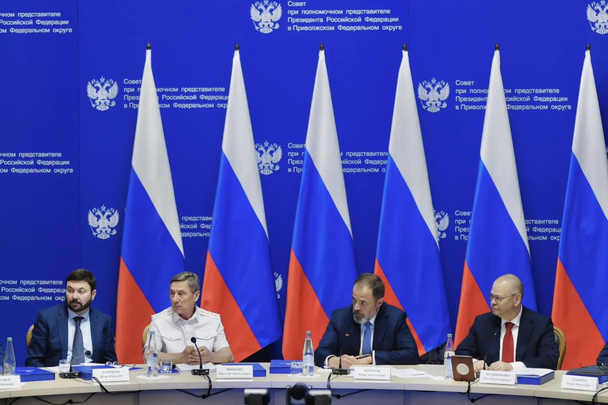 Вячеслав Федорищев: Принял участие в заседании Совета округа под председательством полномочного представителя Президента РФ в ПФО Игоря Анатольевича Комарова Вячеслав Федорищев: Принял участие в заседании Совета округа под председательством полномочного представителя Президента РФ в ПФО Игоря Анатольевича Комарова