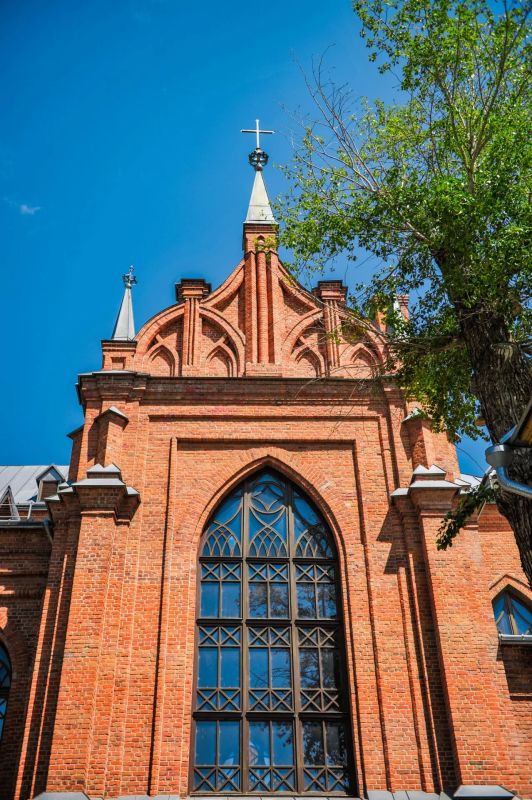 Самарский костёл. Открыт и для прихожан, и для туристов ежедневно, кроме понедельника, с 9.00 до 13.00 и с 15.00 до окончания вечерних богослужений Самарский костёл. Открыт и для прихожан, и для туристов ежедневно, кроме понедельника, с 9.00 до 13.00 и с 15.00 до окончания вечерних богослужений