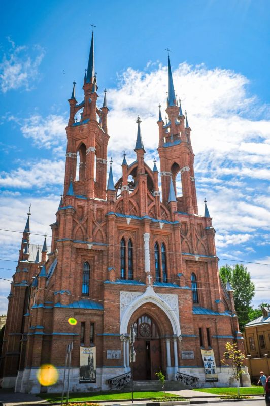Самарский костёл. Открыт и для прихожан, и для туристов ежедневно, кроме понедельника, с 9.00 до 13.00 и с 15.00 до окончания вечерних богослужений Самарский костёл. Открыт и для прихожан, и для туристов ежедневно, кроме понедельника, с 9.00 до 13.00 и с 15.00 до окончания вечерних богослужений