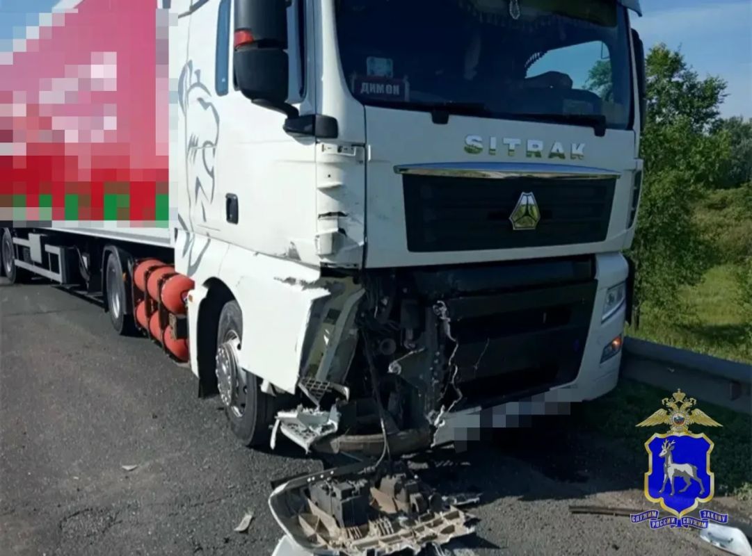 Полиция рассказала, кто разбился в лобовом ДТП с Honda и фурой под Самарой Полиция рассказала, кто разбился в лобовом ДТП с Honda и фурой под Самарой