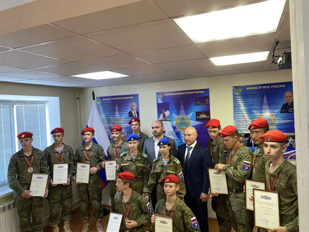 Губернатор Самарской области Вячеслав Федорищев посетил военно-патриотический клуб «Центр Плотниковых»